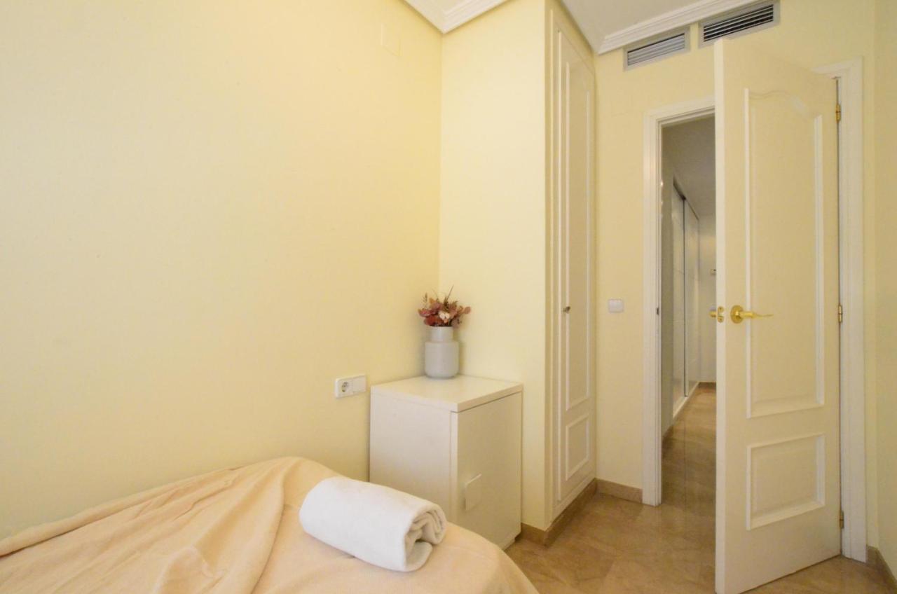 City Center Apartment Валенсія Екстер'єр фото